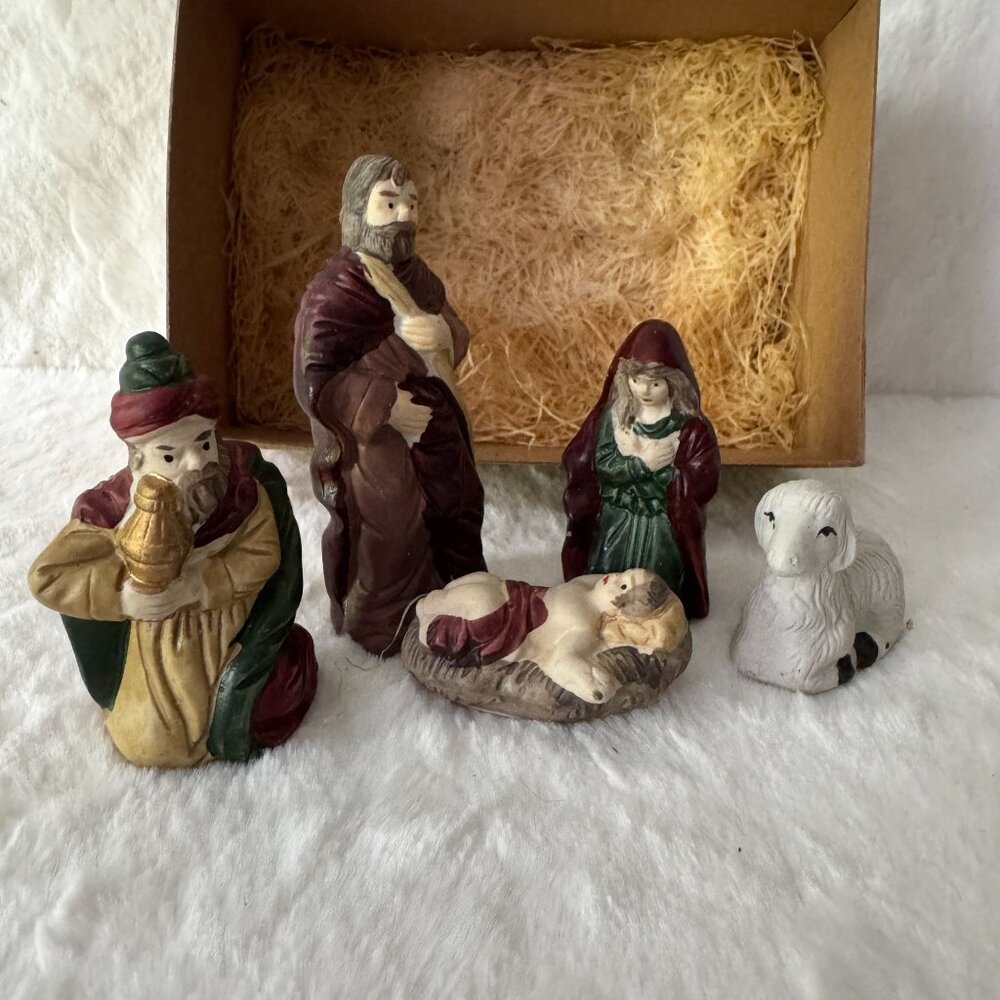 LA VIE Fine Ceramic 5 Piece Miniature Nativity Set Hand Crafted & Painted no lid